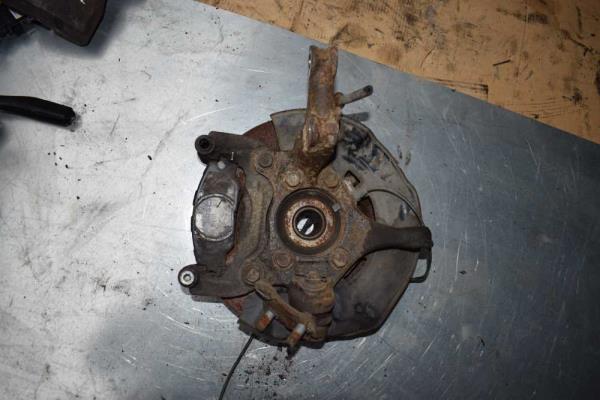 MOYEU AVANT DROIT TOYOTA RAV 4 - Vue 2